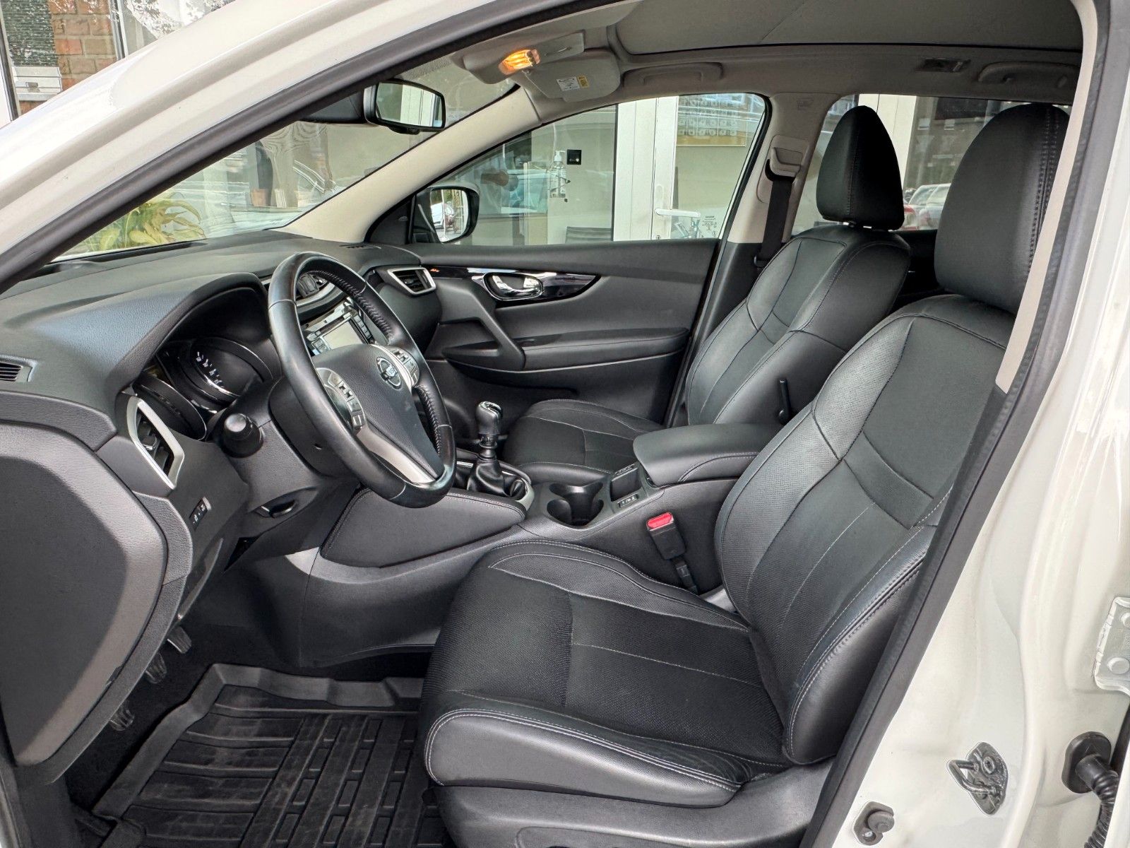 Fahrzeugabbildung Nissan Qashqai N-Connecta Panorama/Leder/360 Kamera