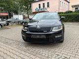 Skoda Octavia Combi RS DSG, NAVI, AHZV - Skoda Octavia: Schwarz