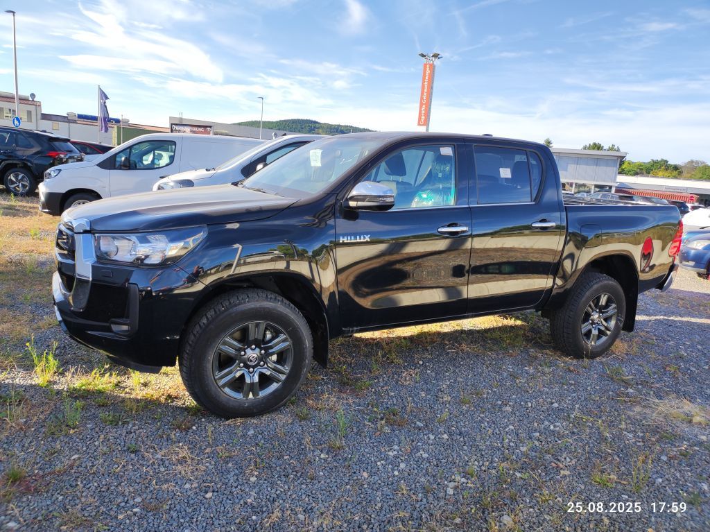 Toyota HiLux 4x4 Double Cab  2.8 Autm Comfort Navi+PDC*