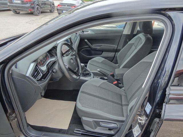 Fahrzeugabbildung Volkswagen Polo VI Highline/DSG//4.400km/1.Hd/PDC/Navi/Sitz