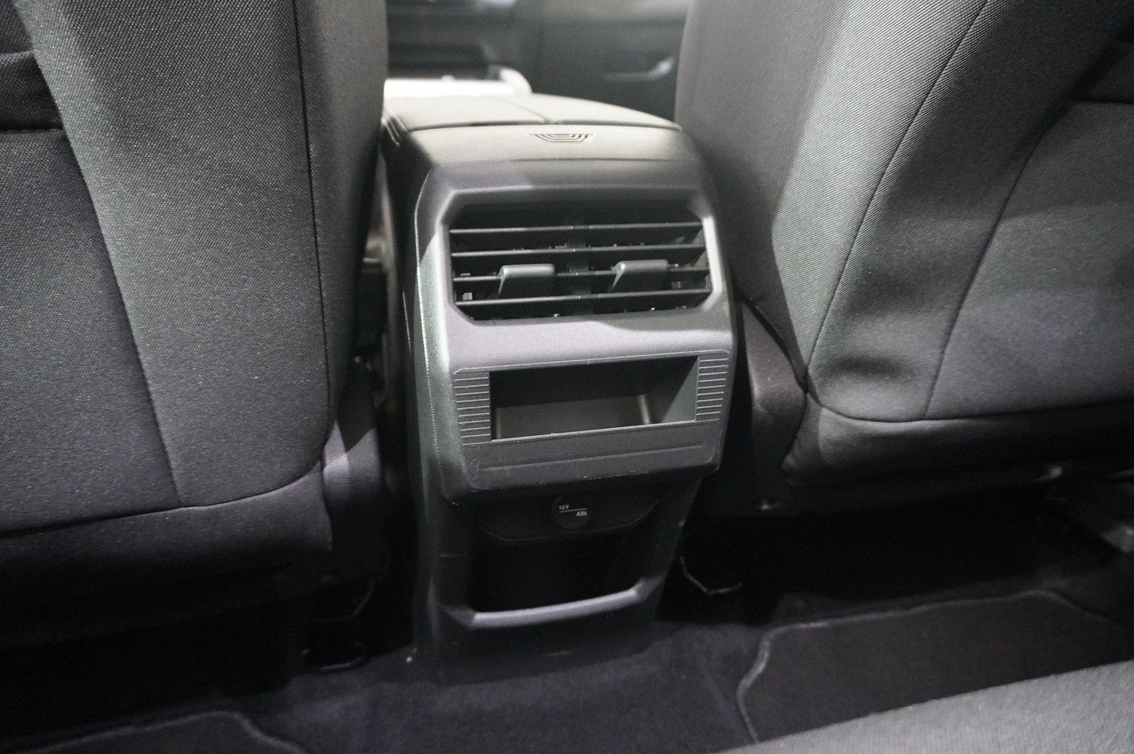 Fahrzeugabbildung Opel Grandland 1.2 48V HYBRID NAVI/LED/KAMERA/DAB+