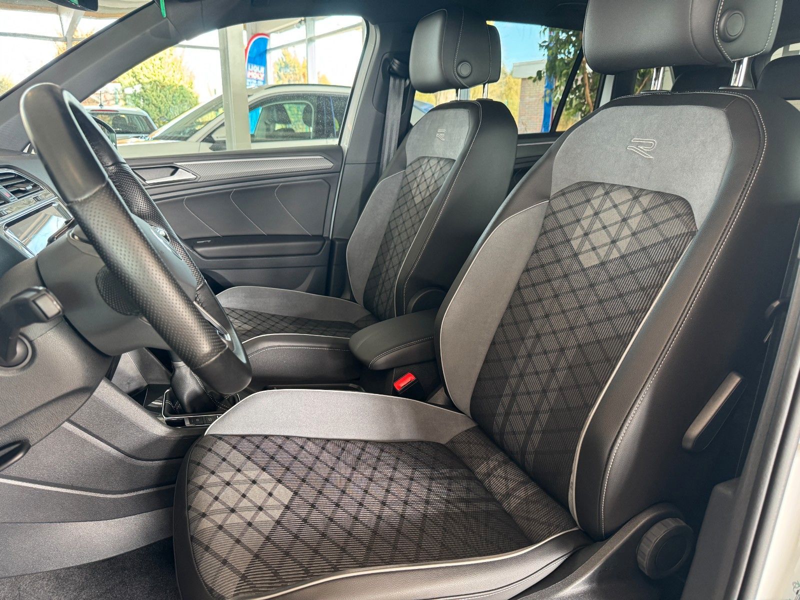 Volkswagen Tiguan 2.0 TDI R-Line Matrix 360° Kamera foto 5