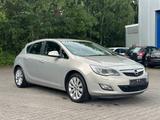 Opel Astra J Lim. Cosmo Xenon*2-Zonen-Klima*Sitzhz.* - Opel Astra Gebrauchtwagen in Oldenburg