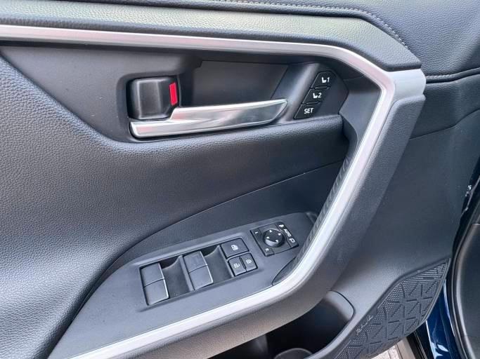 Toyota RAV4 5-Türer 2,5L Hybrid 4x4 Allrad Lounge *Pano