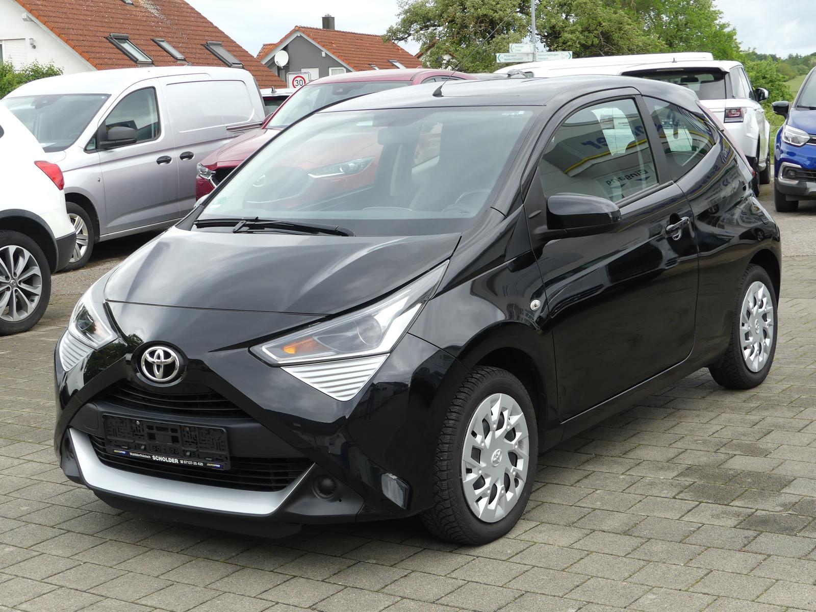 Toyota AYGO x-play | BLUETOOTH | LED | USB