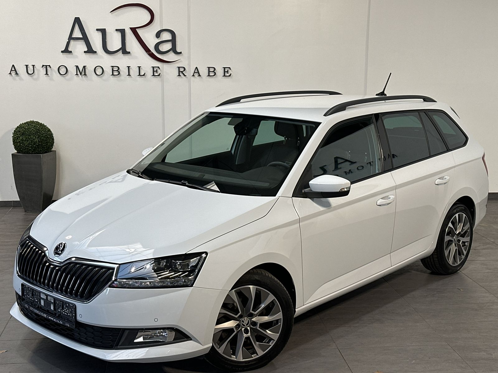 Fahrzeugabbildung SKODA Fabia Combi 1.0 TSI DSG Best of NAV+LED+CARPLAY