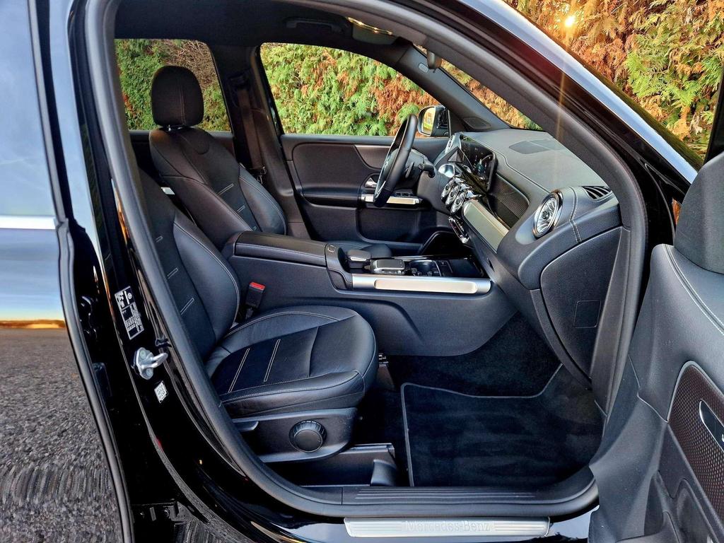 Mercedes-Benz GLB 200