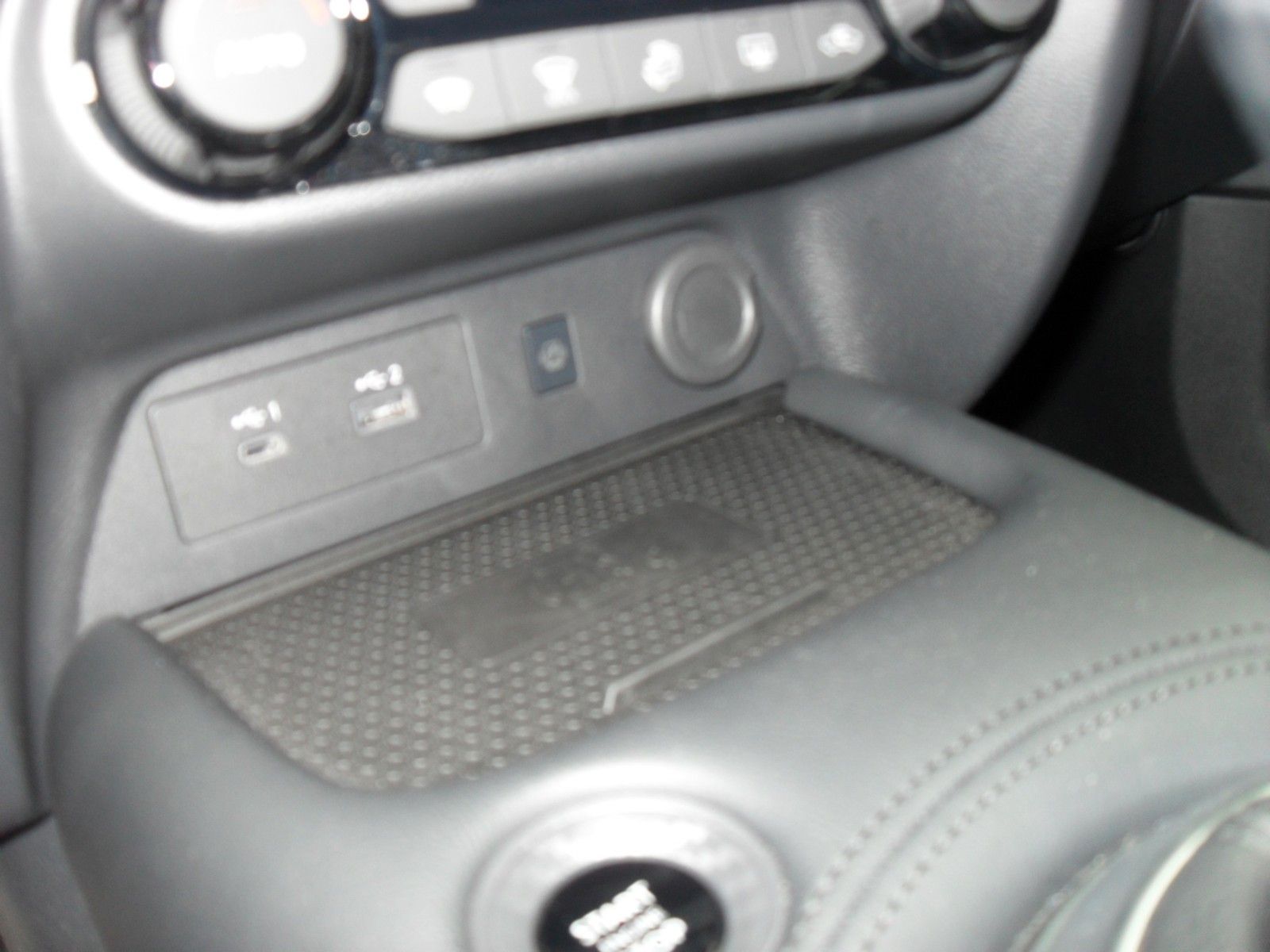 Fahrzeugabbildung Nissan Juke 1,0 N-Connecta Benzin | WP | Navi