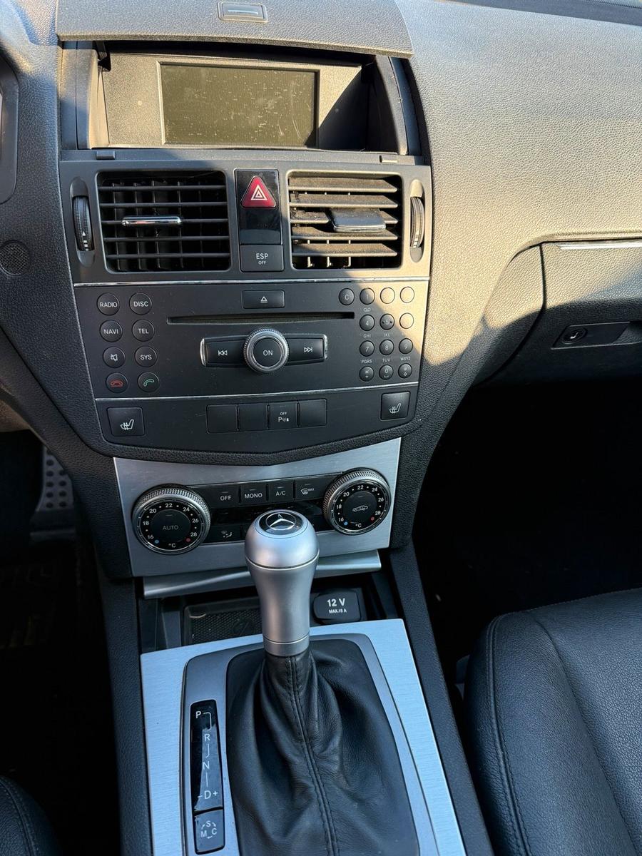 Mercedes-Benz C320 2008 — photo 12