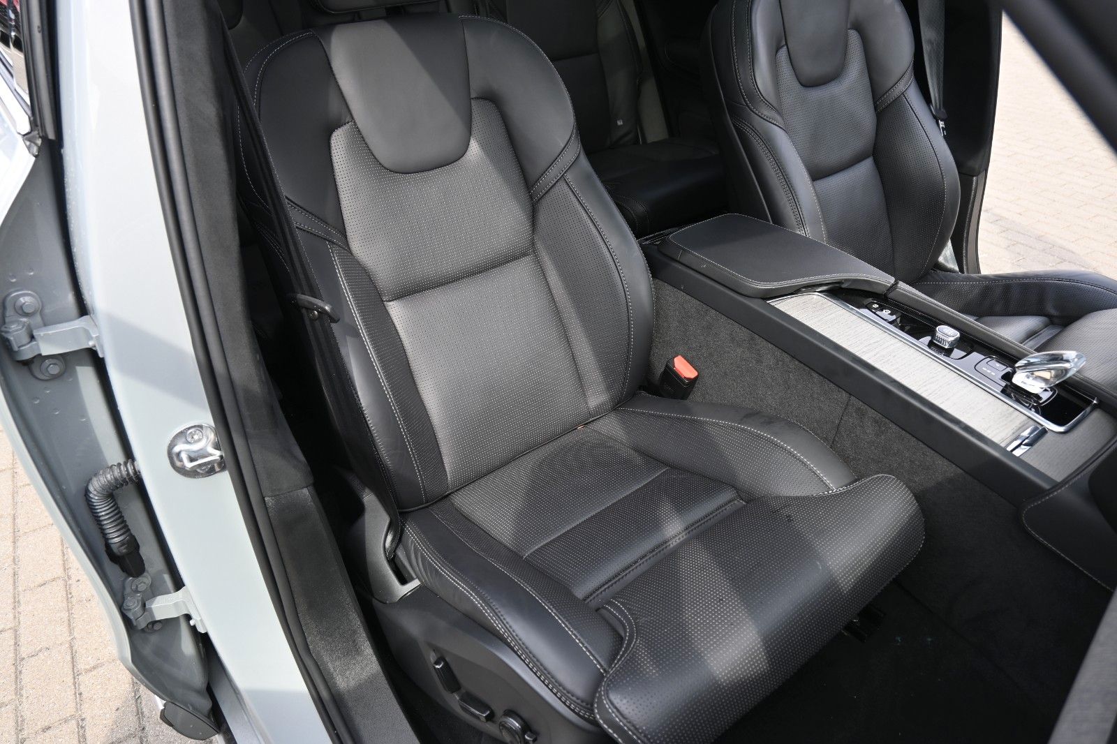 Fahrzeugabbildung Volvo XC90 B5 D AWD Ultimate Bright*STHZ*LUFT*360°*AHK