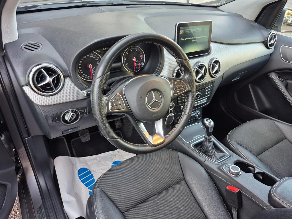 Mercedes-Benz B 180