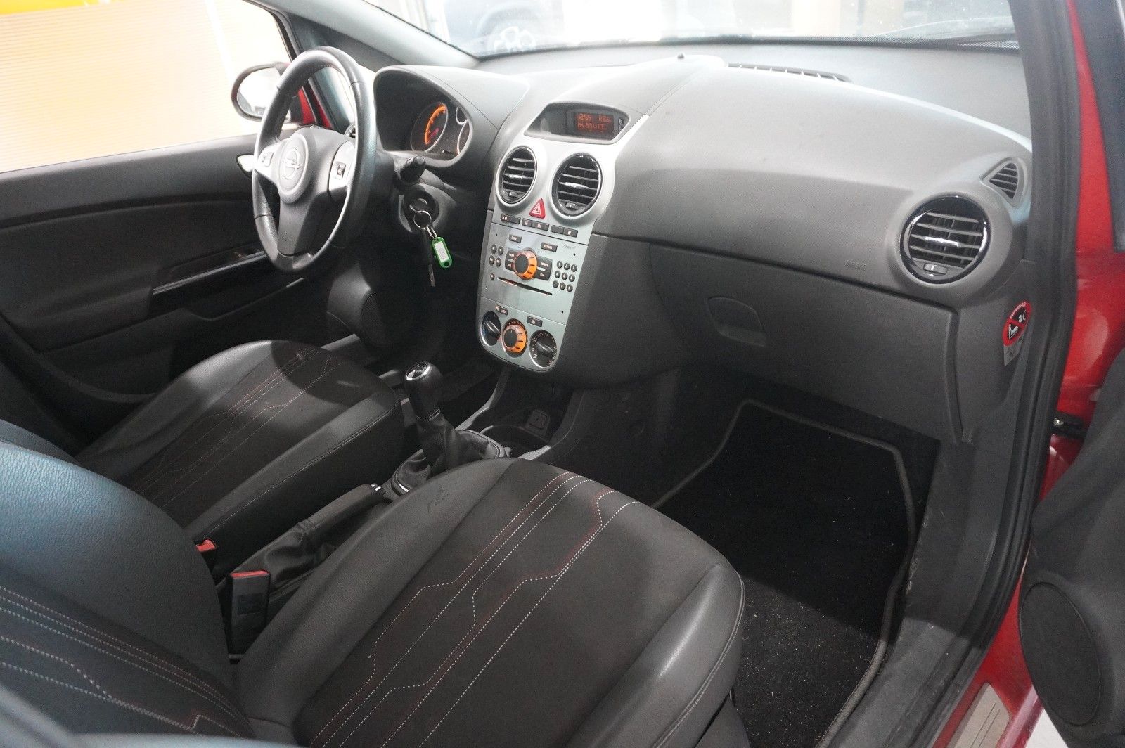 Fahrzeugabbildung Opel Corsa D 1.4 TÜR 150 JAHRE KLIMA/SHZ/TEMP./SPORT