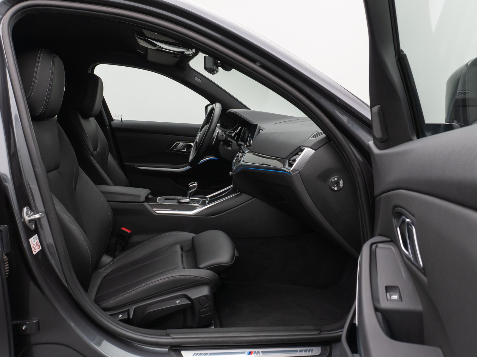 Fahrzeugabbildung BMW 320e M Sport HiFi DAB PDC Fernlichtassist 19Zoll