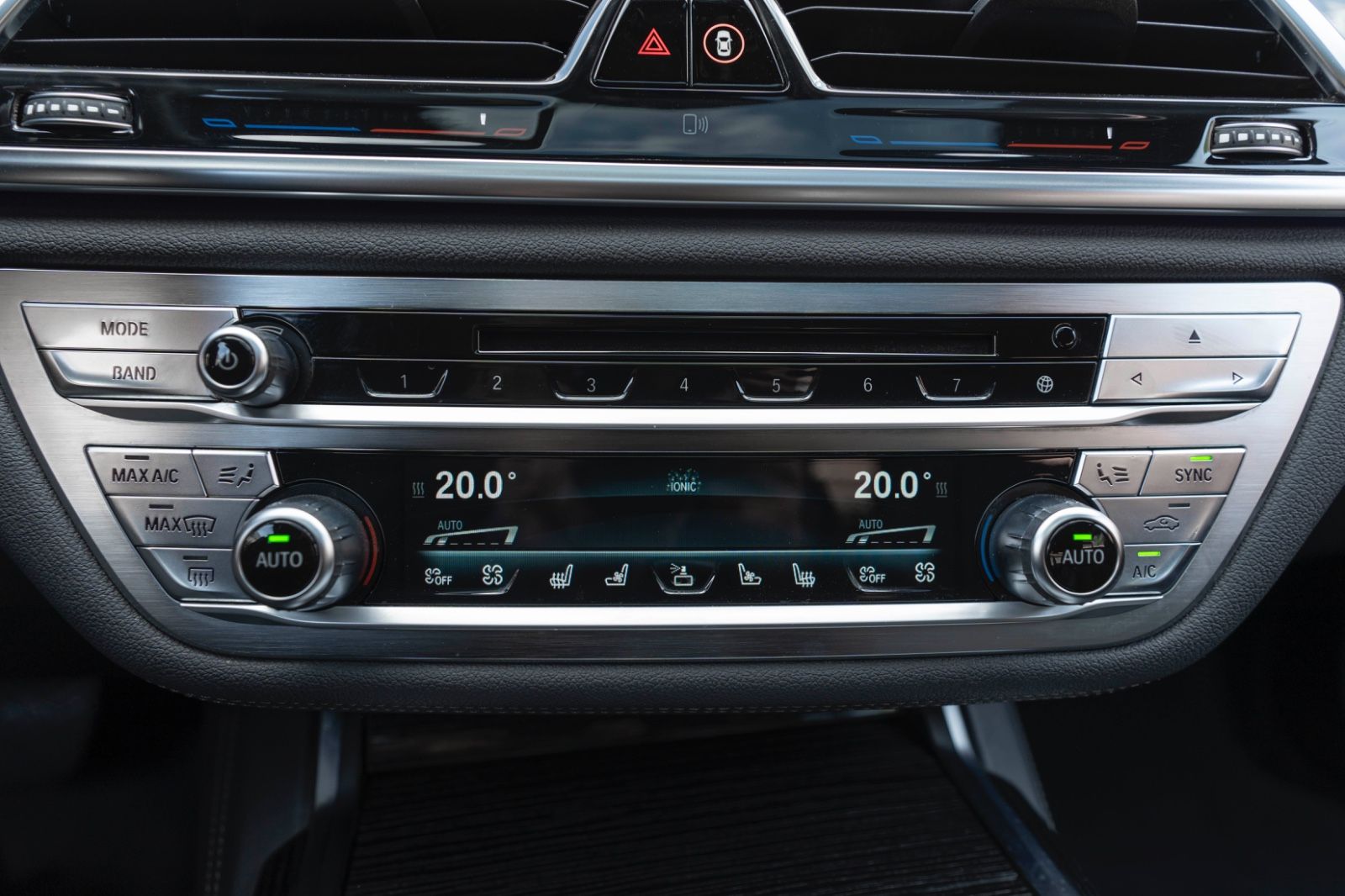 Fahrzeugabbildung BMW 750Li xDrive M SKY LUX LOUNGE HUD H&K TV ACC 360