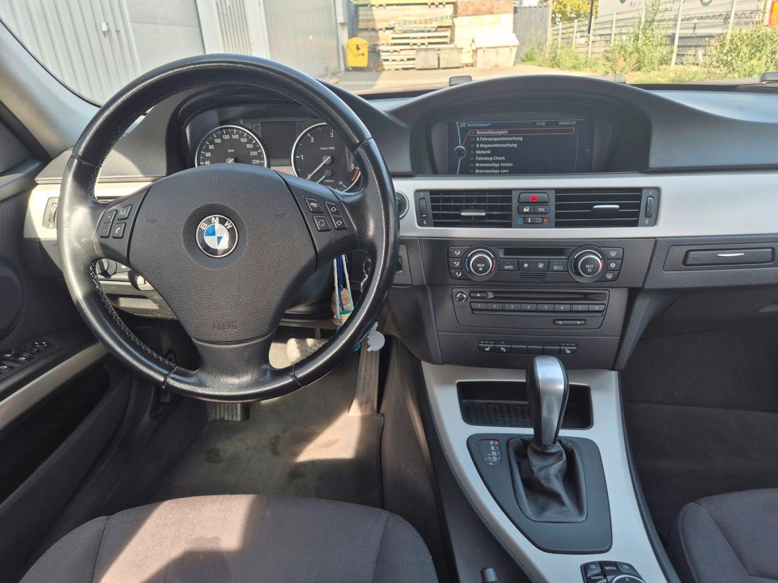 BMW 320 2009 — photo 7