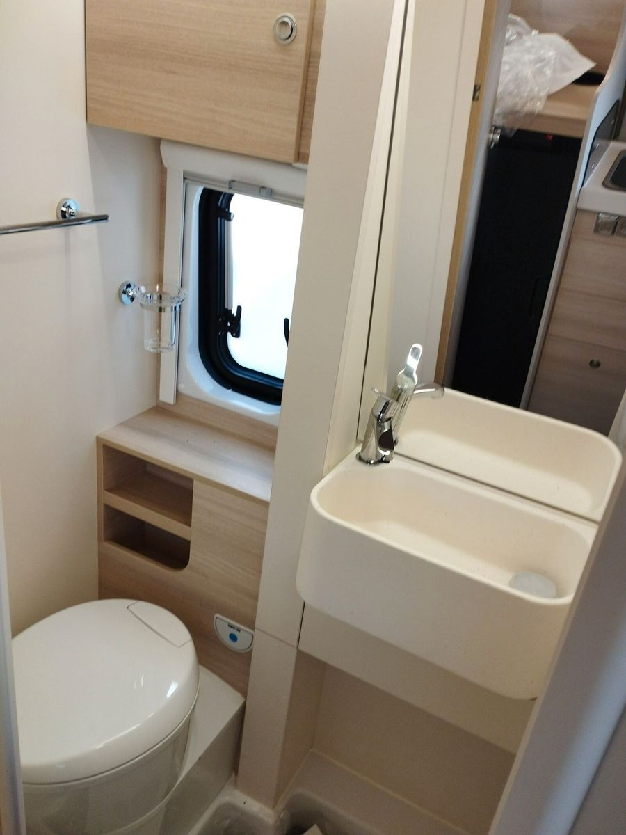 Fahrzeugabbildung Eura Mobil Van V 635 EB Mondial Paket