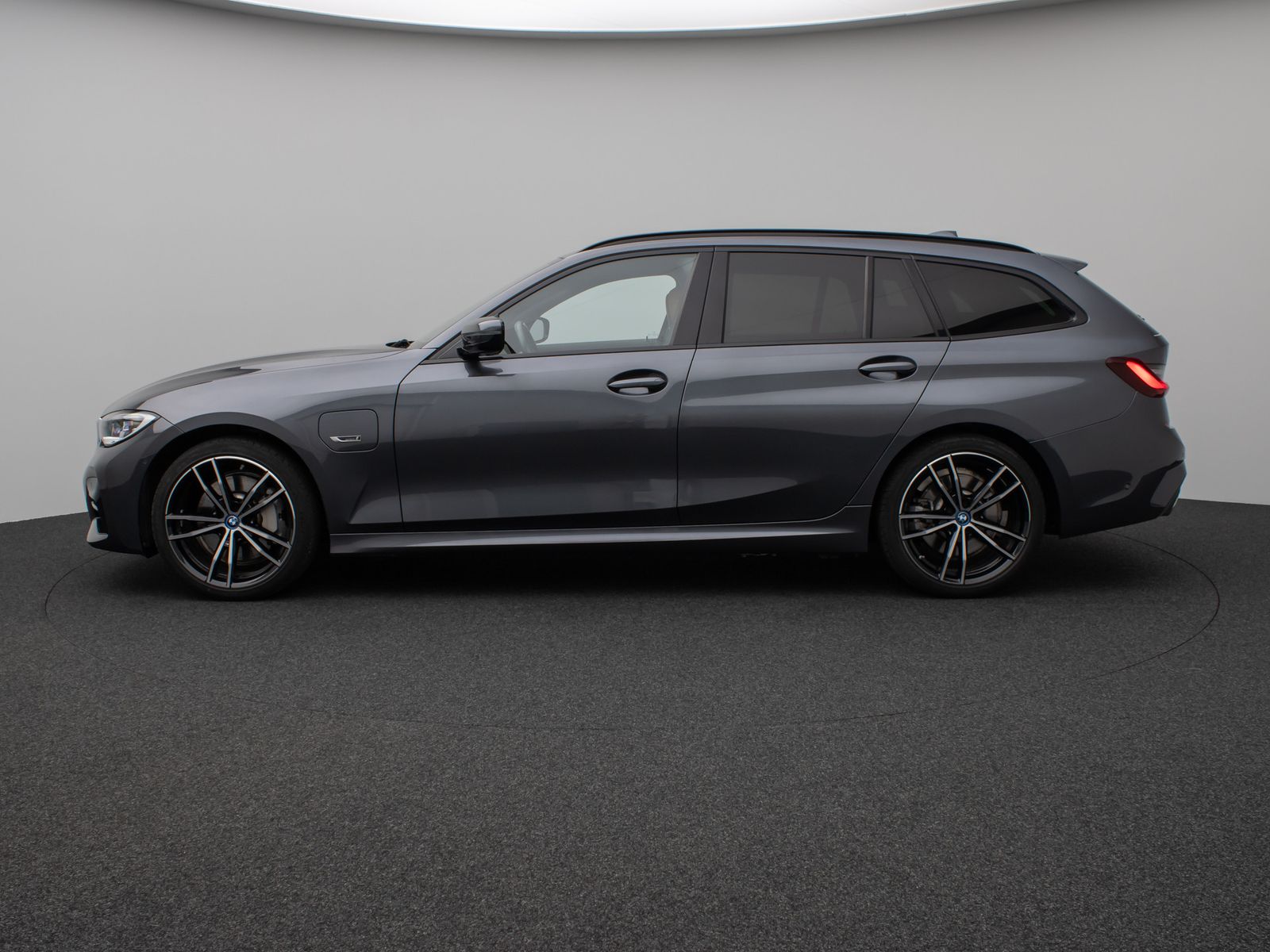 Fahrzeugabbildung BMW 330e  M Sport Kamera Laser HUD DAB HiFi Komfort