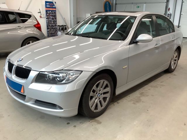 BMW 320i*2.Hand*Xenon*Schiebedach*Scheckheftgepflegt