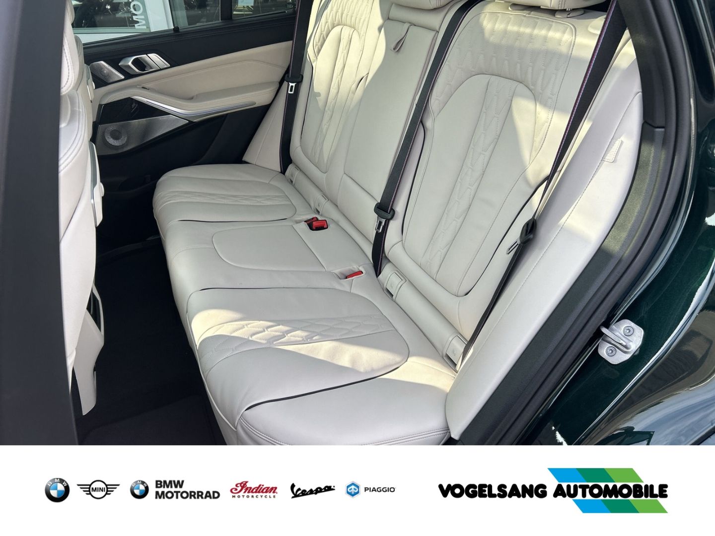 Fahrzeugabbildung BMW X5 xDrive50e M Sport Pro Park-Assistent Pano AHK