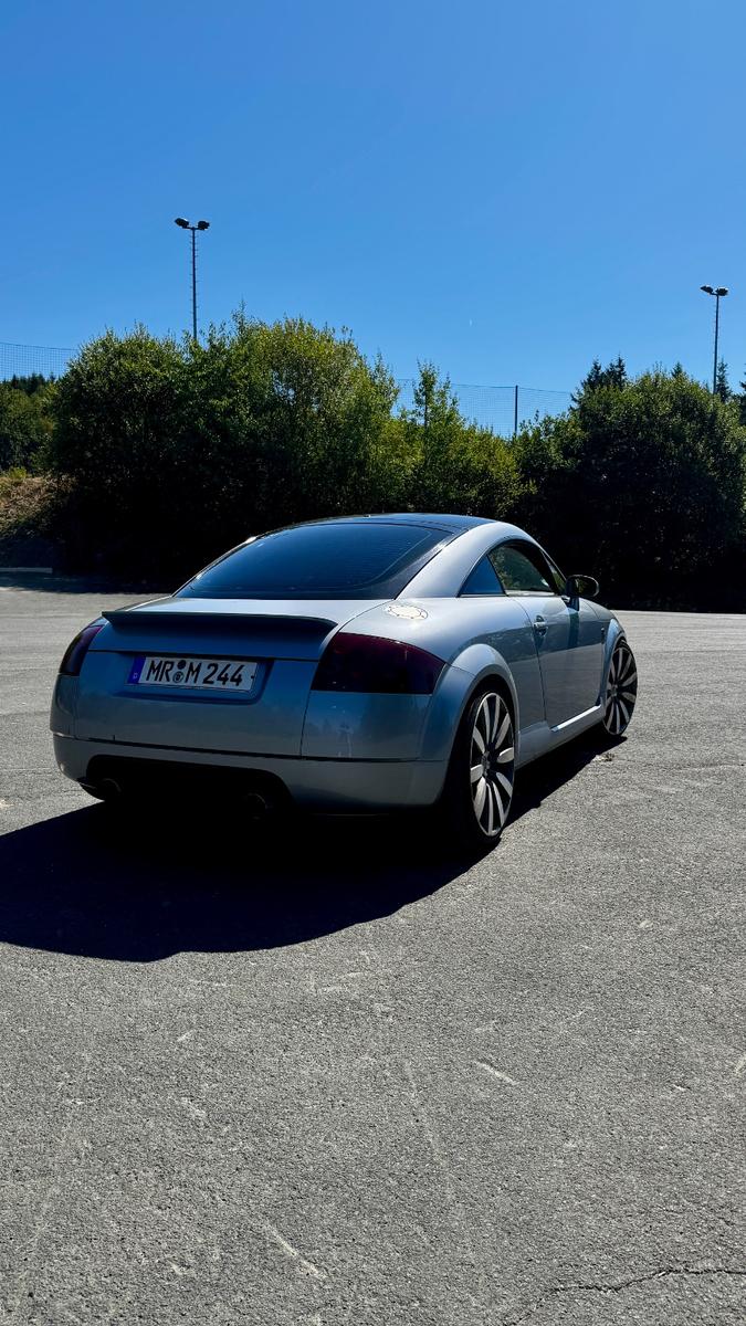 Audi TT Coupe 1.8T quattro 165 kW -