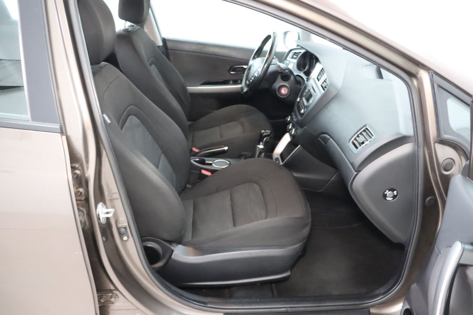 Fahrzeugabbildung Kia Cee'd 1.4 16V Edition 7 aus 1. Hd
