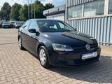 Volkswagen Jetta VI 1.6TDI Comfortline Navi/Klima/PDC/AHK - Volkswagen Jetta aus 2011: TDI