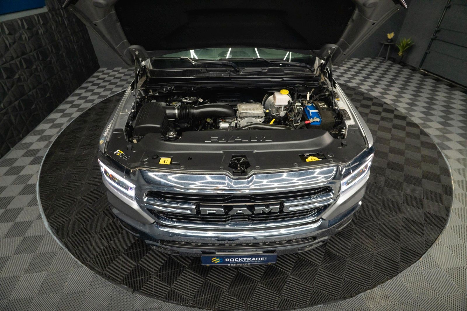 Fahrzeugabbildung Dodge RAM 5.7 V8 HEMI 4x4 OFFROAD Bodylift LONGBED LED