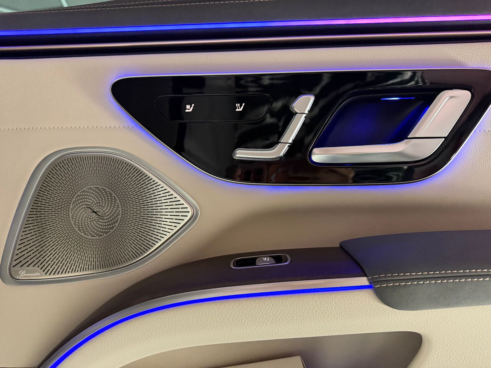 Fahrzeugabbildung Mercedes-Benz EQS EQS 580 4Matic/BURMESTER/HuD/PANO/98,5% SOH