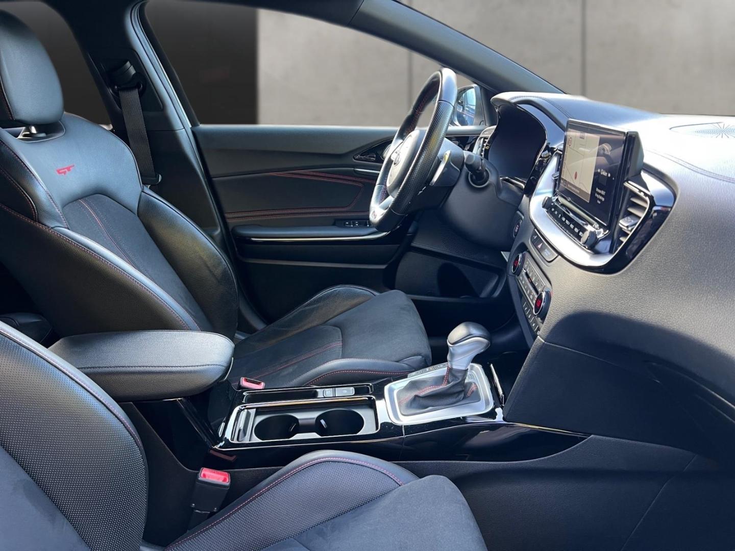 Kia ProCeed GT 1.6T SPORTAUSPUFF PANORAMA NAVIGATION