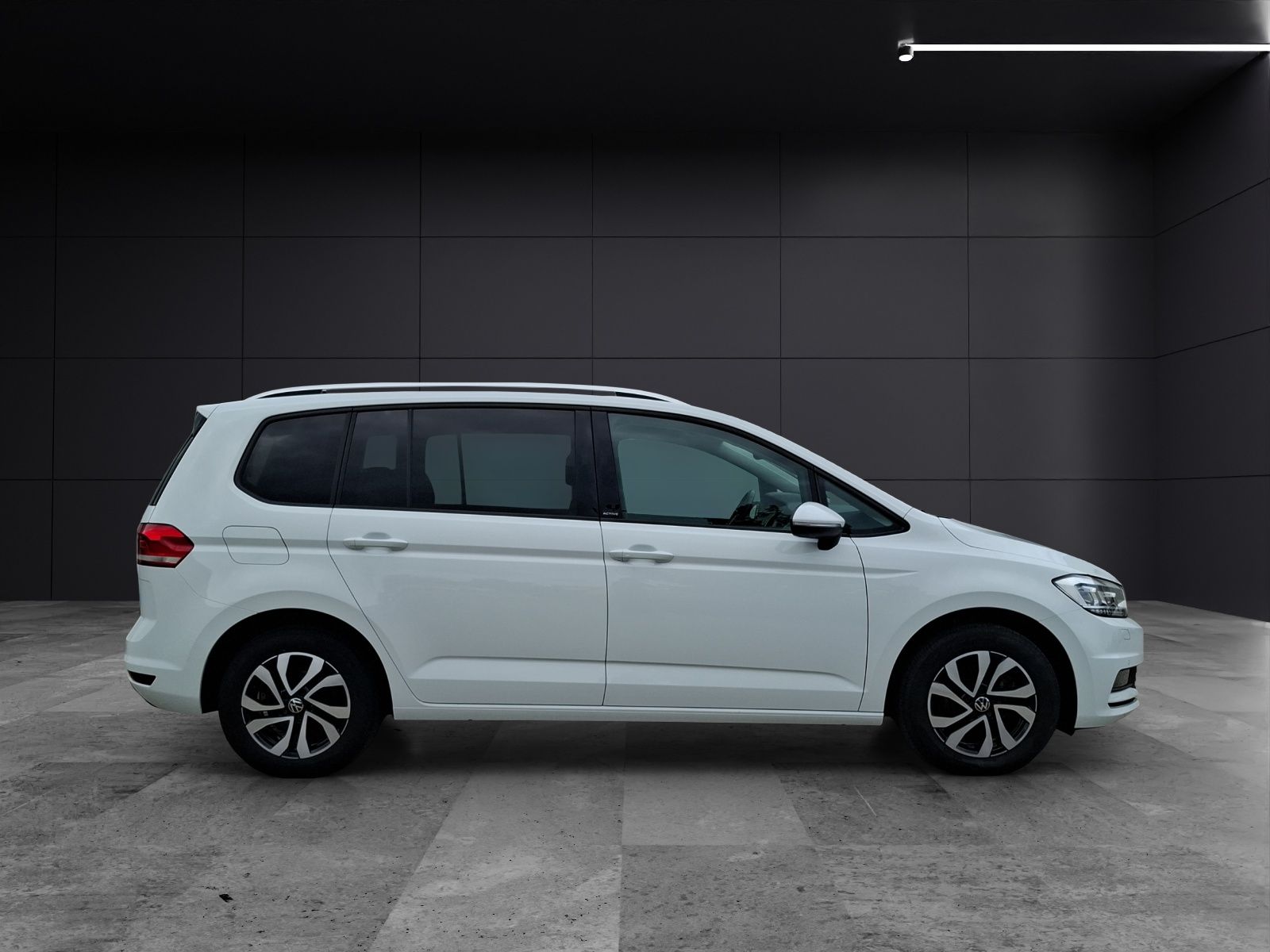 Fahrzeugabbildung Volkswagen Touran TSI Active DSG LED AHK Navi ACC SHZ PDC