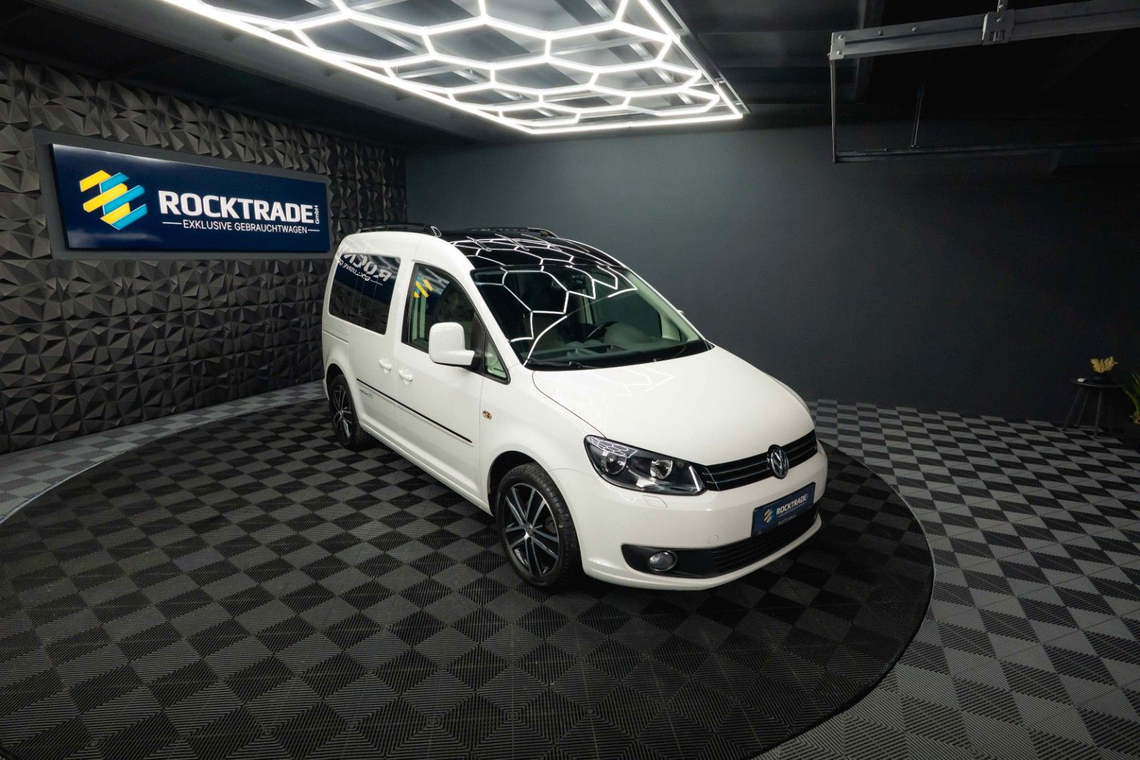 Fahrzeugabbildung Volkswagen Caddy 1.6 TDI DSG Edition 30 Sport | Alcantara