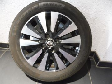 Renault Twingo Techno Electric, 8-fach bereift