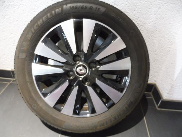 Renault Twingo Techno Electric, 8-fach bereift