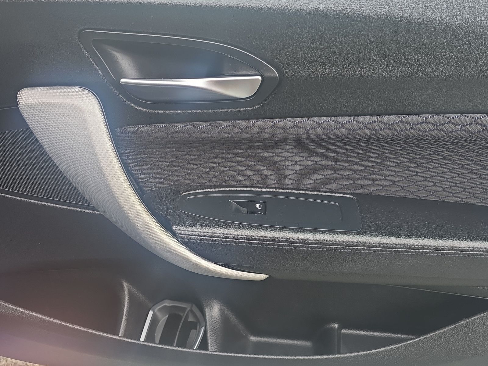 Fahrzeugabbildung BMW 118d M Sport Navi Leder Tempomat PDC