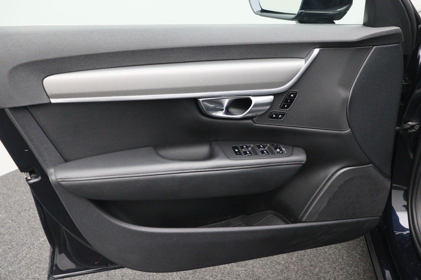 Fahrzeugabbildung Volvo V90 D4 2.0 Kombi Momentum ACC  LED KAMERA