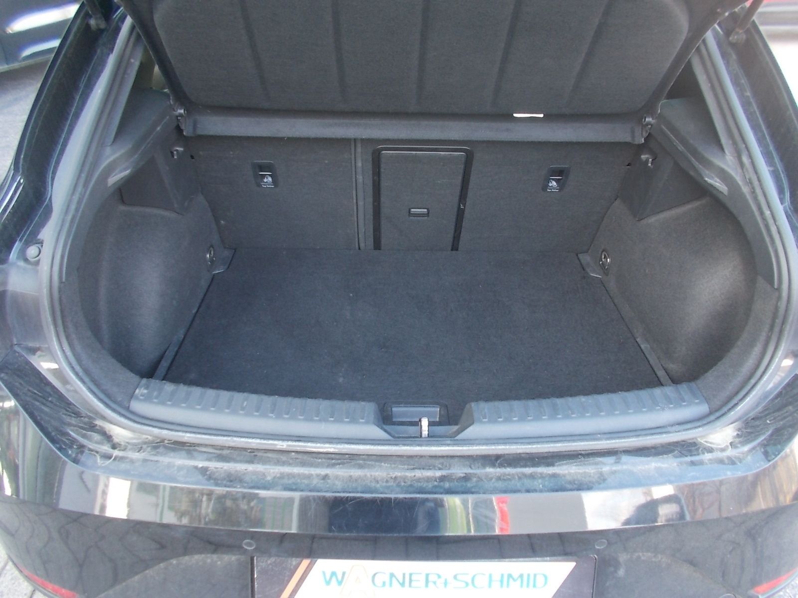 Fahrzeugabbildung SEAT Leon FR 2.0 TDI DSG + LED + NAVI + AHK
