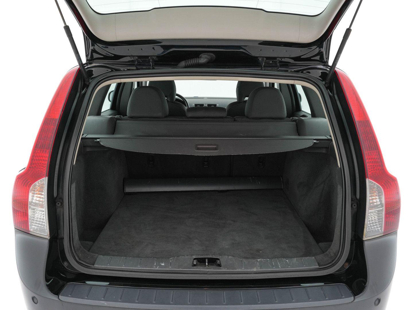 Volvo V50 2011 — photo 10