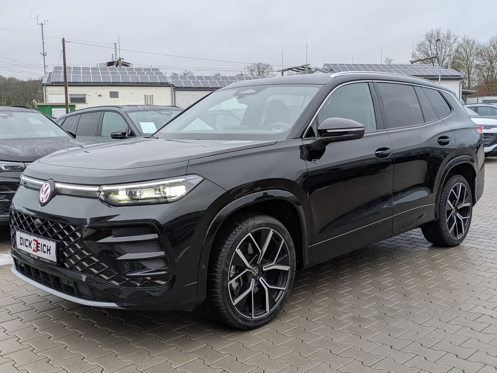 Fahrzeugabbildung Volkswagen Tayron 2.0 TDI 4M R-Line 7Si*MATRIX*AHK*PANO*HUD