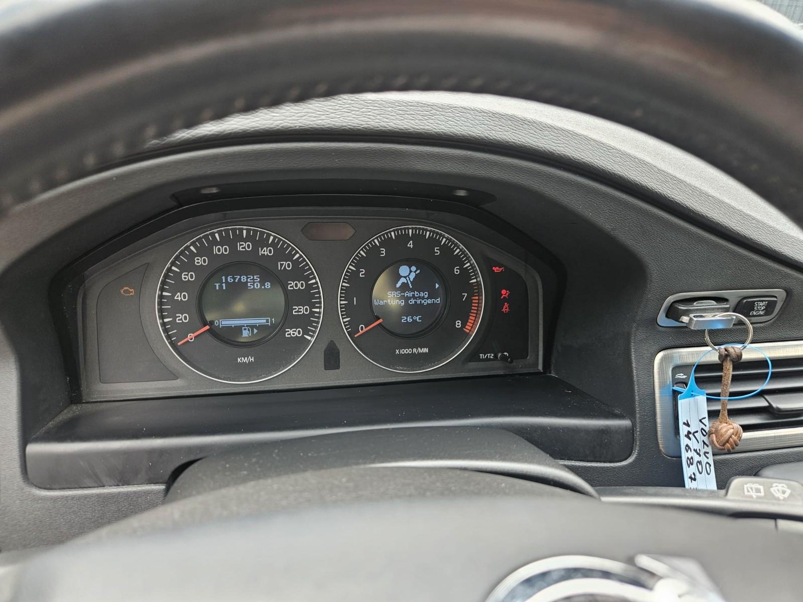 Volvo V70 2010 — photo 18