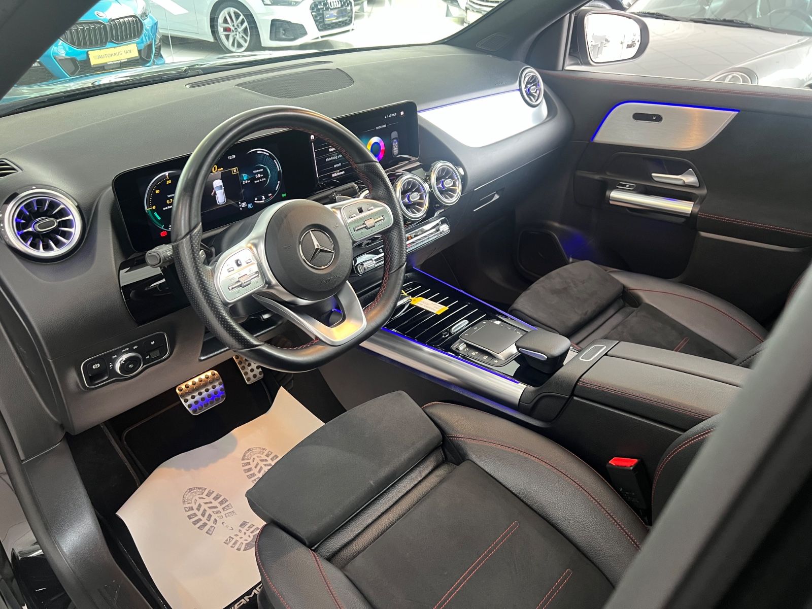Fahrzeugabbildung Mercedes-Benz GLA 250 4Matic* AMG Line * PANORAMADACH *