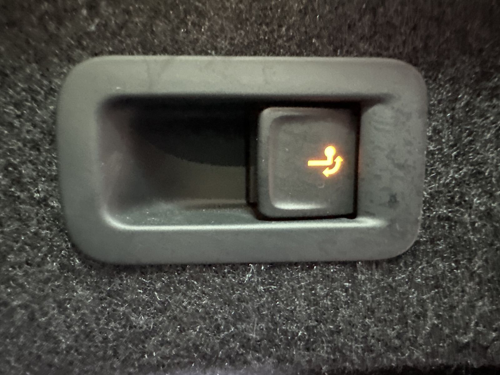 Fahrzeugabbildung Volkswagen Passat Variant 2.0 TDI DSG Elegance NAV+LED+AHK