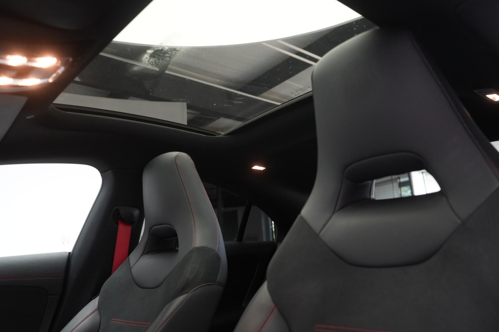 Mercedes-Benz CLA 35 AMG 4Matic Speedshift 7G-DCT Kamera Pano foto 19