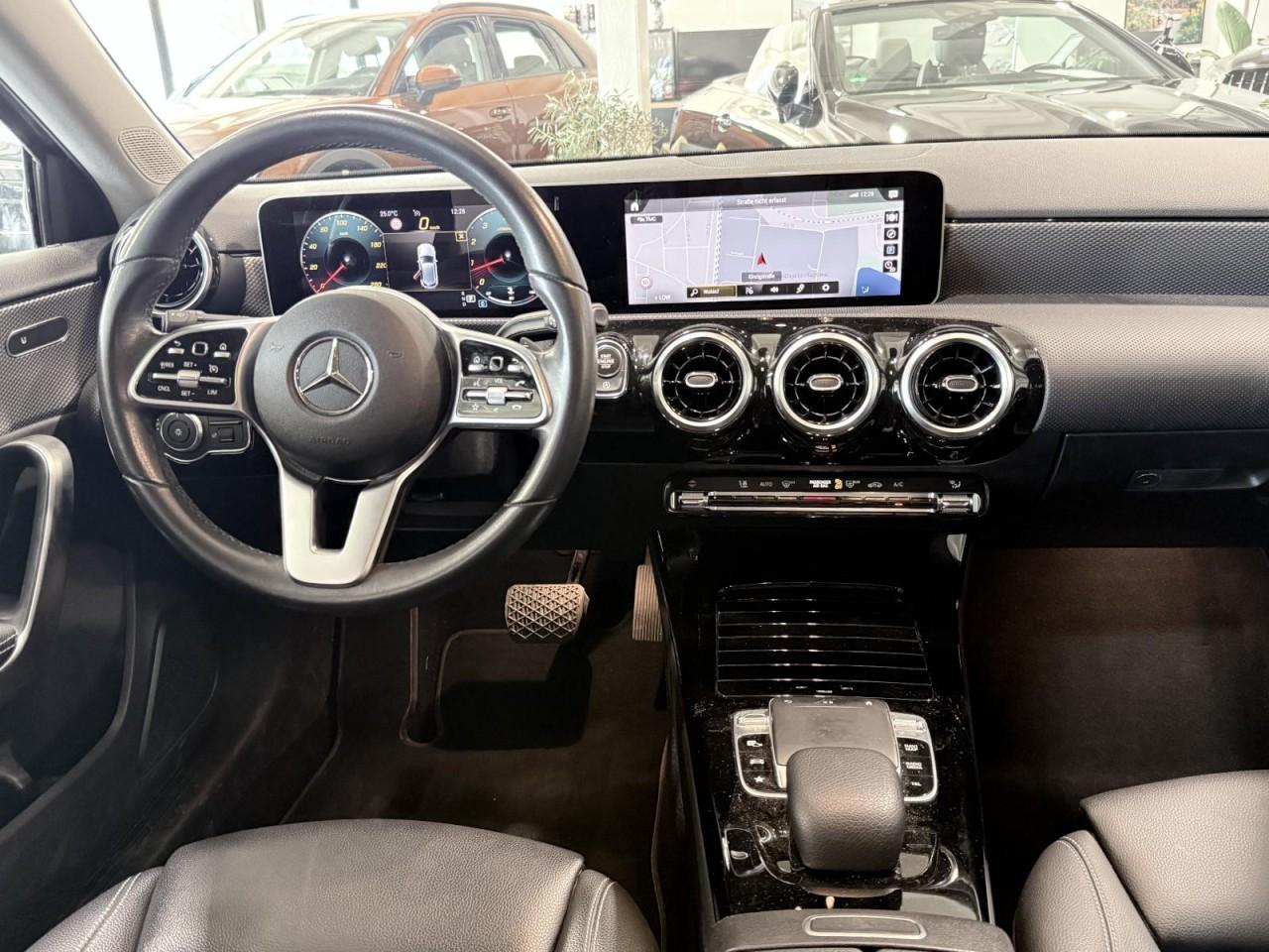 Mercedes-Benz A 250 LED SZHG KLIMA NAVI CAM Klima Navi