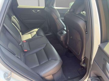 Volvo XC60 Plus Dark 2WD