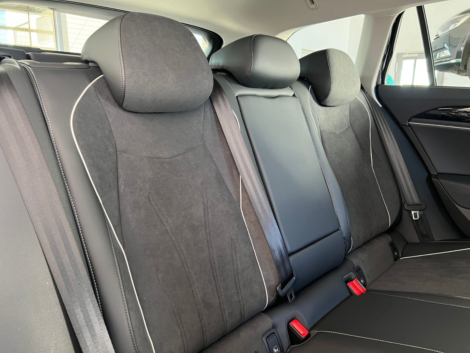 Fahrzeugabbildung Volkswagen Passat Variant Elegance 1.5 eTSI DSG *IQ.Light,