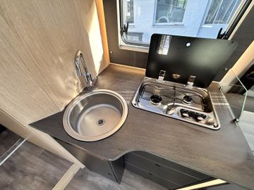 Sunlight Adventure T 69LC 8G Combi 6E SAT TV Heckstützen