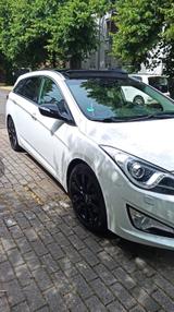 Hyundai i40 cw 2.0 GDI Premium Automatik Premium - Hyundai i40 mit Benzin-Antrieb: Kombi, Automatik