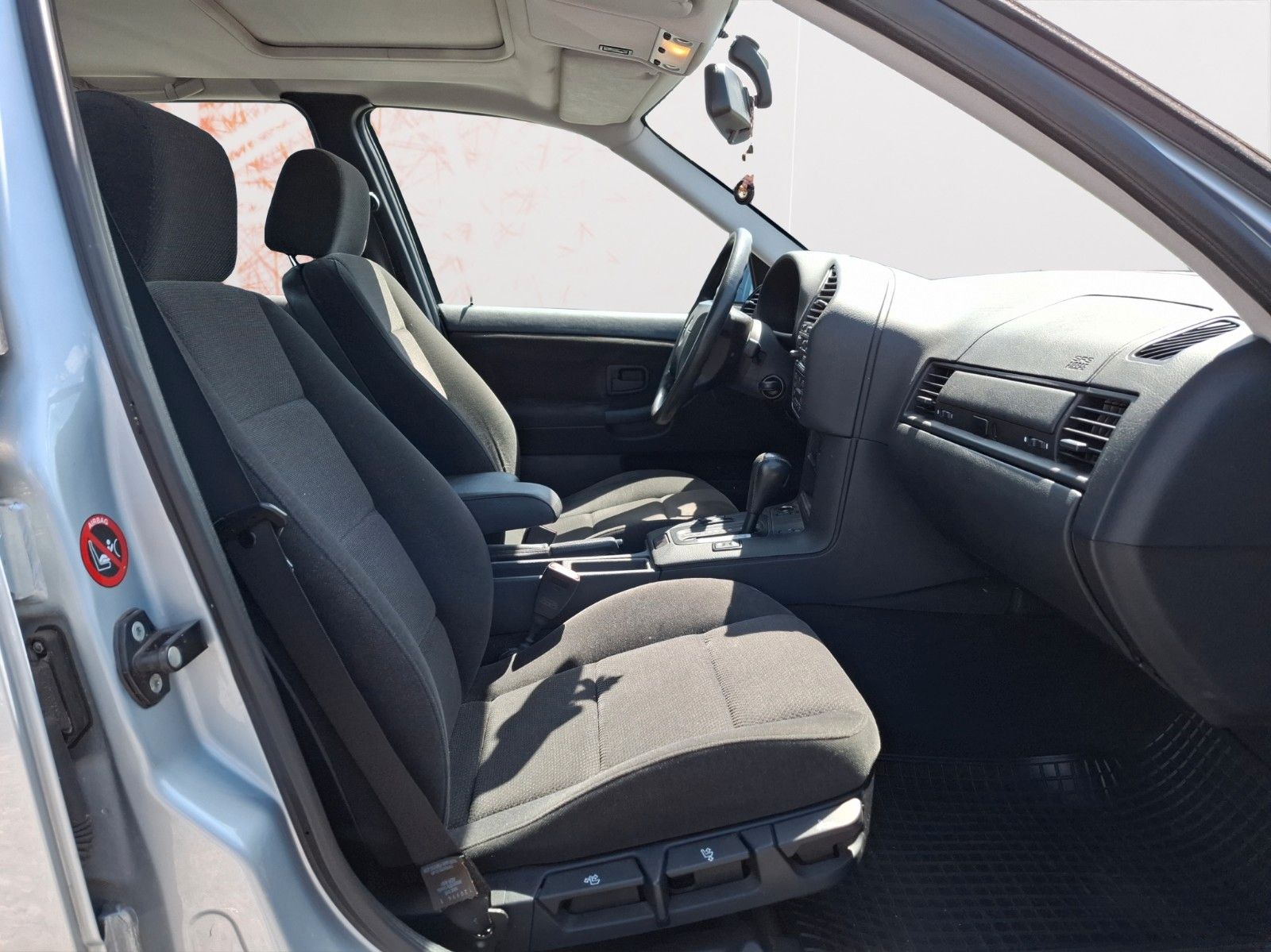 Fahrzeugabbildung BMW 318 ! Schiebedach ! SHZ ! PDC ! TÜV 05/26