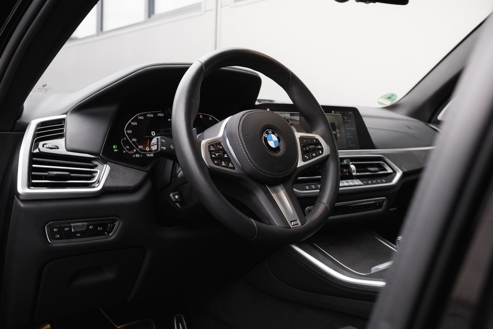 Fahrzeugabbildung BMW X5 M50i-Laser-Komfort-Sitze.Sitzbelüftung