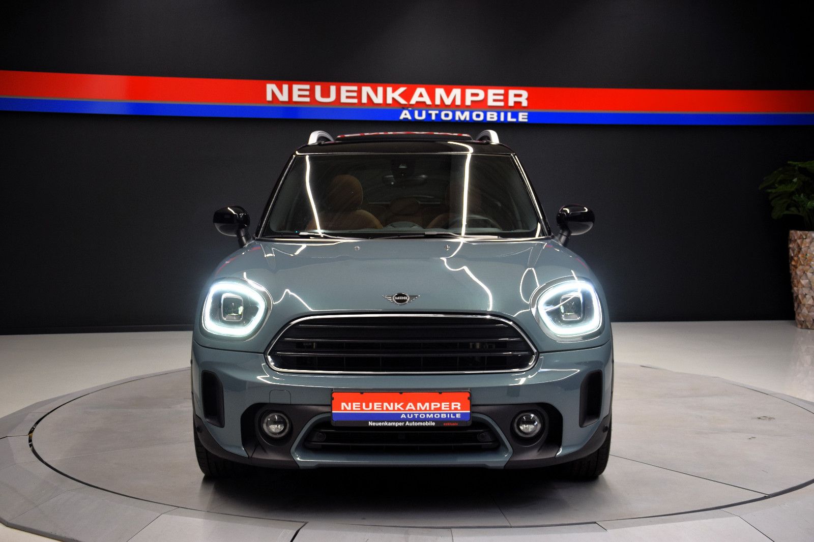 Fahrzeugabbildung MINI Cooper Countryman Yours Trim Pano Leder-braun
